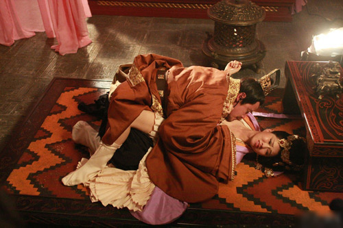 Lộ diện mỹ nhân mới của Thành Long - 16