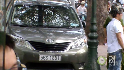 Siêu mẫu Ngọc Quyên bị công an "sờ gáy" - 2