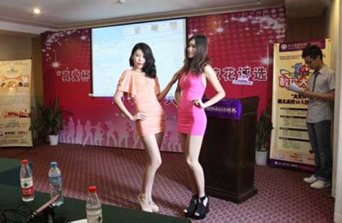 Chọn hoa khôi theo khoảng cách nhũ hoa - 2