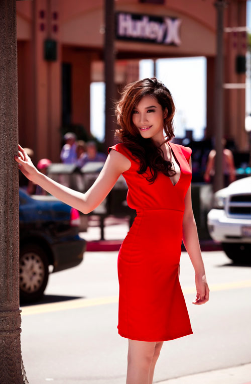 Phạm Anh Thư sexy trên đường phố Mỹ - 3