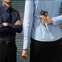 Pháp luật - Giận chồng, trút nhựa đường vào "cậu nhỏ"