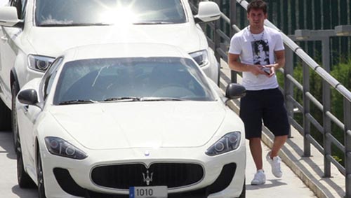 Messi chạy xế khủng Maserati - 1