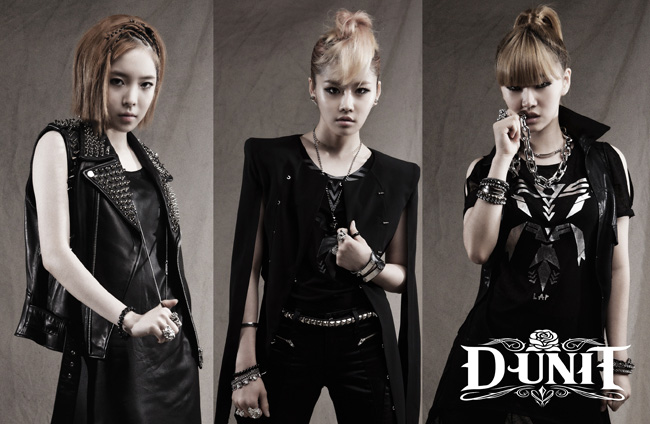 Nhóm D-UNIT ra mắt tháng 8 với 3 thành viên nữ.