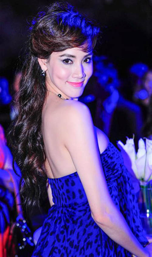 Mỹ nhân Việt: Cẩn thận kẻo vẹo cổ! - 9