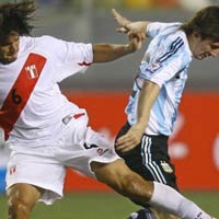 Bóng đá - Video: Argentina khó thở vì bị "chặt chém"