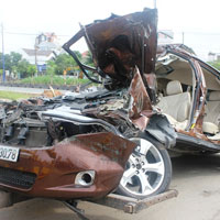 Pháp luật - Xế hộp tông xe container, 2 vợ chồng tử nạn