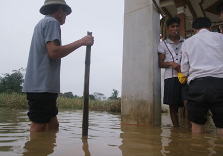 Vỡ đê ở Thanh Hóa: Lũ cuốn sạch rồi! - 12