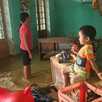 Tin tức trong ngày - Vỡ đê ở Thanh Hóa: Lũ cuốn sạch rồi!