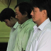 Pháp luật - Bị cáo xin lỗi nhau rồi òa khóc trước tòa