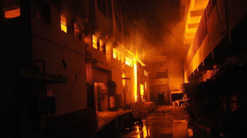 Pakistan: Số người chết cháy tăng lên 314 - 4