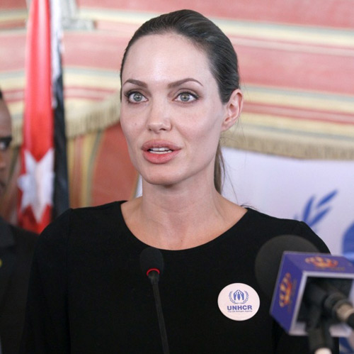 Angelina khóc khi thăm người tị nạn - 6