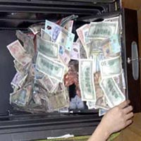 Tin tức trong ngày - Một người nghèo trả lại 100 triệu nhặt được