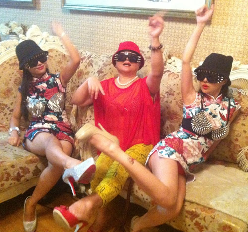 Váy mỏng gây tò mò của người mẫu trẻ - 7