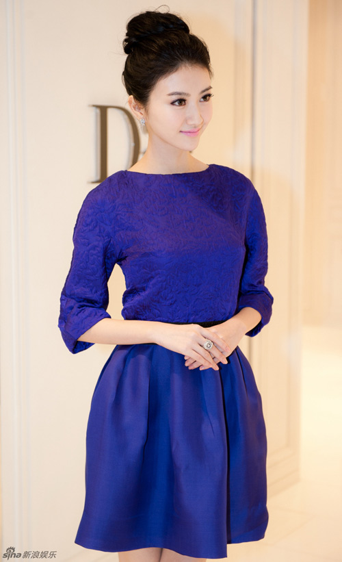 Váy mỏng gây tò mò của người mẫu trẻ - 12