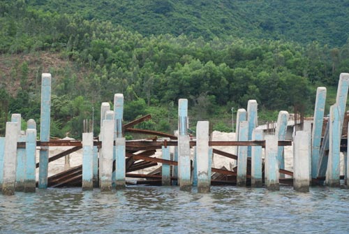 Sập cầu cảng Tổng kho dầu khí Đà Nẵng - 2