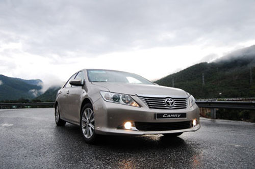 Toyota Camry mới có gì "độc" - 1