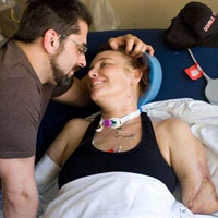 Sức khỏe đời sống - Vi khuẩn ăn thịt người "gặm" cụt tay, chân