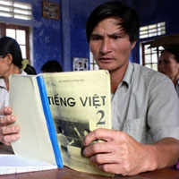 Tin tức trong ngày - Xóa mù chữ ở làng “lăn tay”