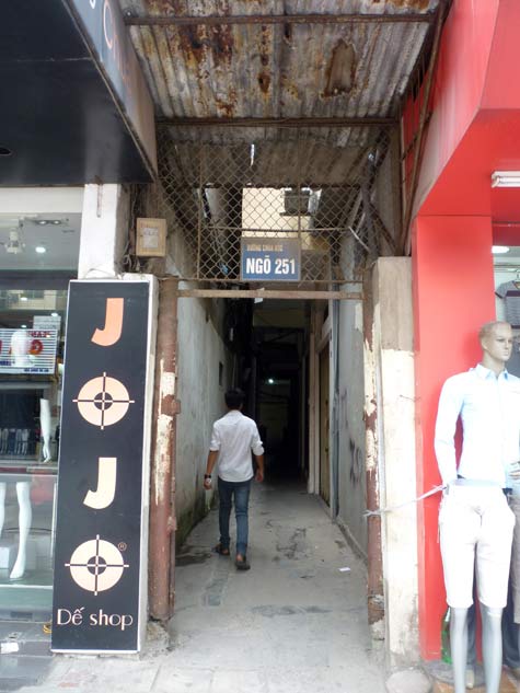 Ông lão bị con đẩy ra vỉa hè lên tiếng - 2