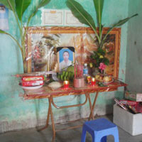 Tin tức trong ngày - 8 HS chết đuối: Xe máy chở xác con