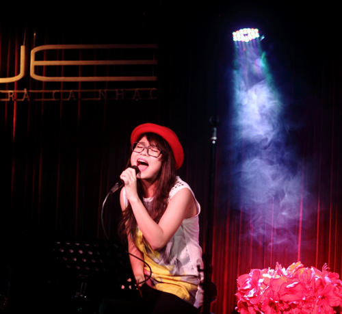 Bùi Anh Tuấn ngọt ngào bên Thái Trinh - 9