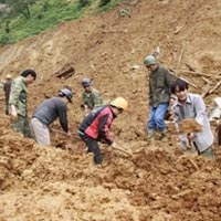 Tin tức trong ngày - Dừng tìm nạn nhân vụ lở núi ở Yên Bái