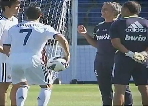 CR7 ghẻ lạnh Perez: Tiền không bằng danh - 2