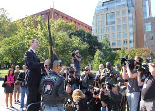 Chàng trai tóc dựng cao nhất hành tinh - 8