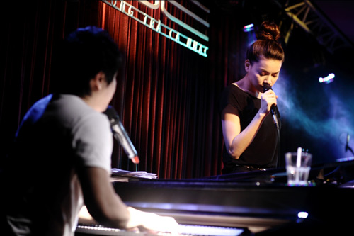 Hà Hồ cổ vũ Phương Uyên nhiệt tình - 14