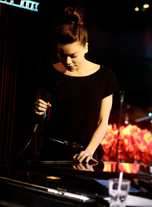 Hà Hồ cổ vũ Phương Uyên nhiệt tình - 19