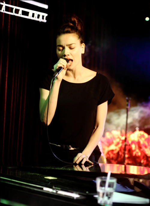 Hà Hồ cổ vũ Phương Uyên nhiệt tình - 20