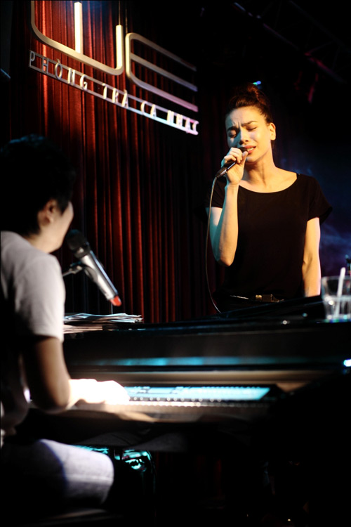 Hà Hồ cổ vũ Phương Uyên nhiệt tình - 18