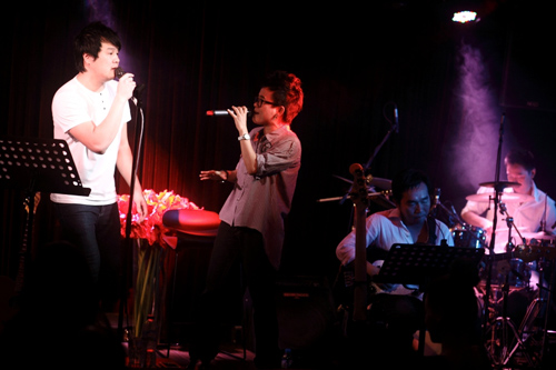 Hà Hồ cổ vũ Phương Uyên nhiệt tình - 10