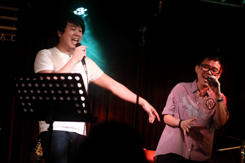 Hà Hồ cổ vũ Phương Uyên nhiệt tình - 11