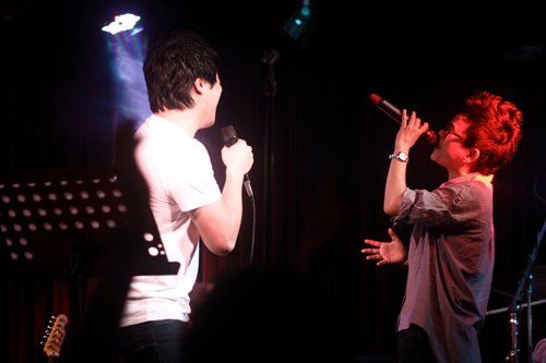 Hà Hồ cổ vũ Phương Uyên nhiệt tình - 13