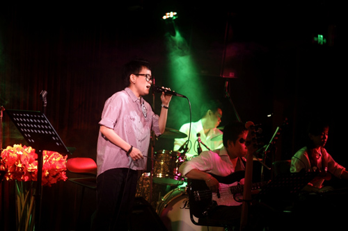 Hà Hồ cổ vũ Phương Uyên nhiệt tình - 2