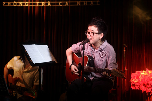 Hà Hồ cổ vũ Phương Uyên nhiệt tình - 6