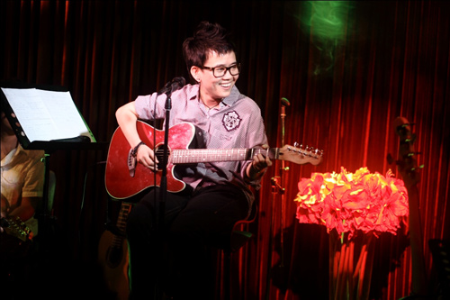 Hà Hồ cổ vũ Phương Uyên nhiệt tình - 7