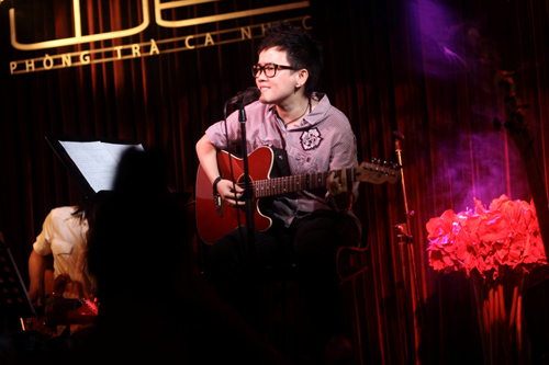 Hà Hồ cổ vũ Phương Uyên nhiệt tình - 9