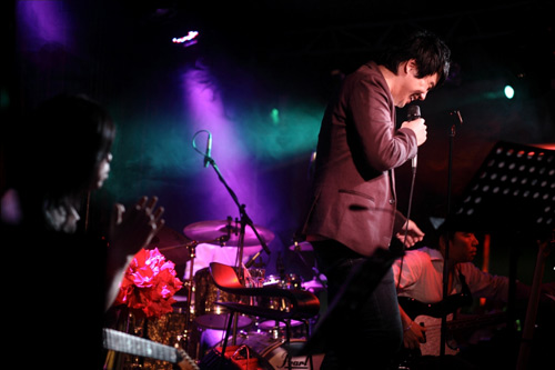 Hà Hồ cổ vũ Phương Uyên nhiệt tình - 9