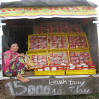 Thị trường - Tiêu dùng - Bánh trung thu “dỏm” xuống đường
