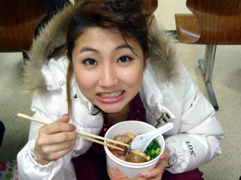 Chộp hình người đẹp khi... ăn - 2