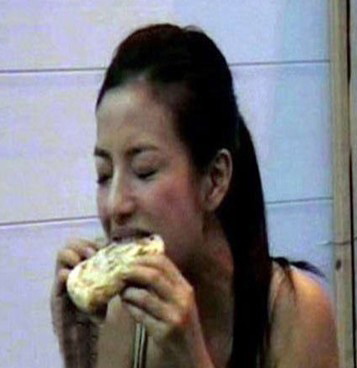 Chộp hình người đẹp khi... ăn - 6