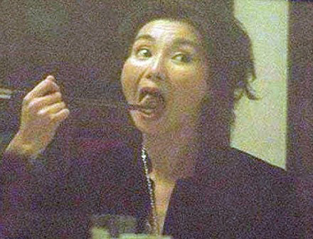 Chộp hình người đẹp khi... ăn - 7