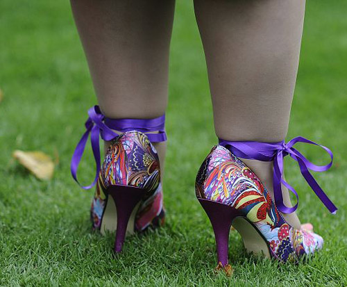 Quý cô mặc táo tợn tại lễ hội thời trang - 8