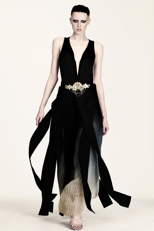 Bay bổng với "vũ điệu lụa" của Macdonald - 8