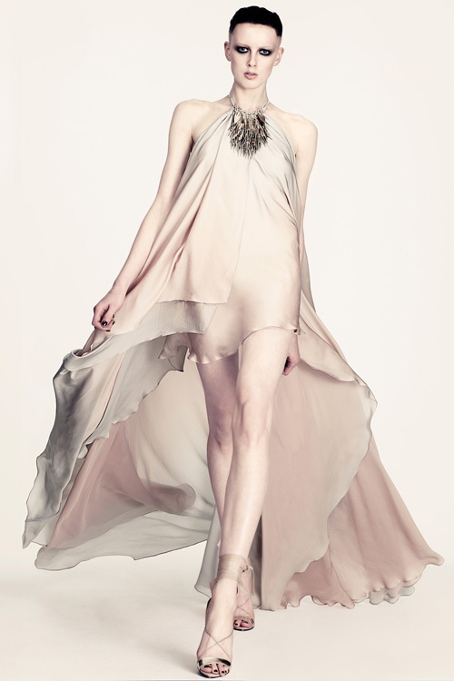 Bay bổng với "vũ điệu lụa" của Macdonald - 3