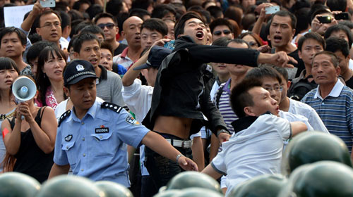60.000 người TQ biểu tình phản đối Nhật - 1