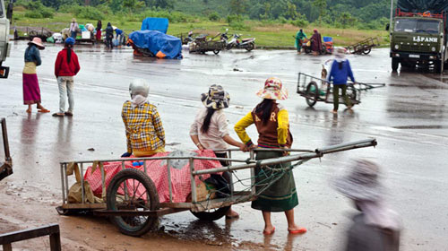 Nhọc nhằn đời nữ phu xe vùng biên - 3