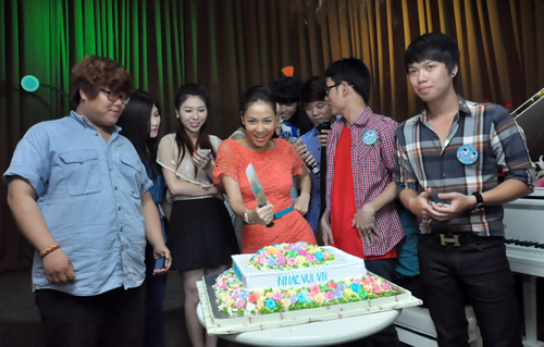 Thu Minh mừng sinh nhật cùng 14 "đứa con" - 19